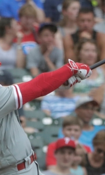 Hoskins, Knapp hit home runs, Phillies slow down Brewers 4-1